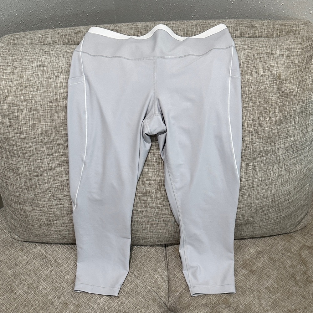 Athleta - Women’s Crop Leggings - Medium - Picture 3 of 7